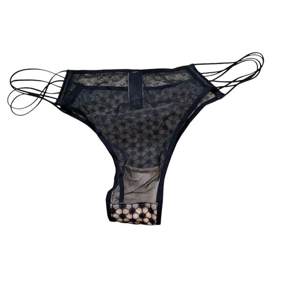 Two Pairs Ladies Victoria’s Secret Panties Size Medium - Picture 6 of 11